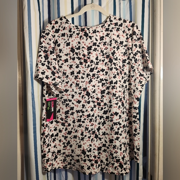 Scrub Top - Picture 2 of 3